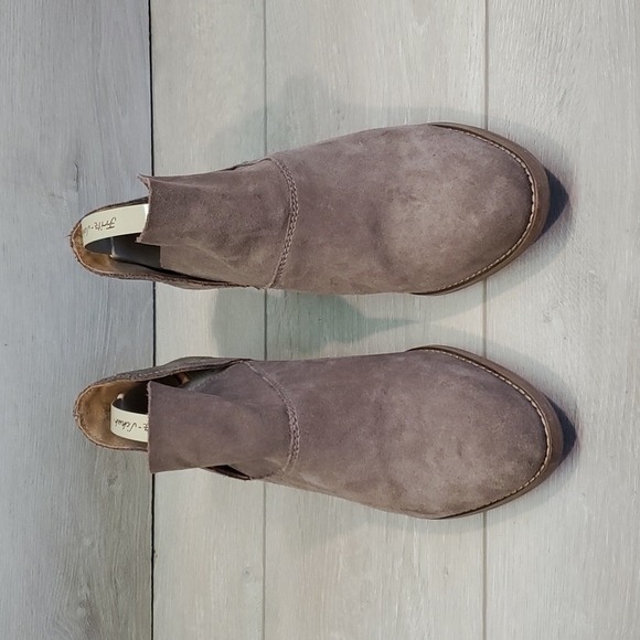 Lucky Brand "Like New"Fahmida Taupe/Fawn Ankle Suede Booties shoes sz 8.5 - Picture 4 of 14